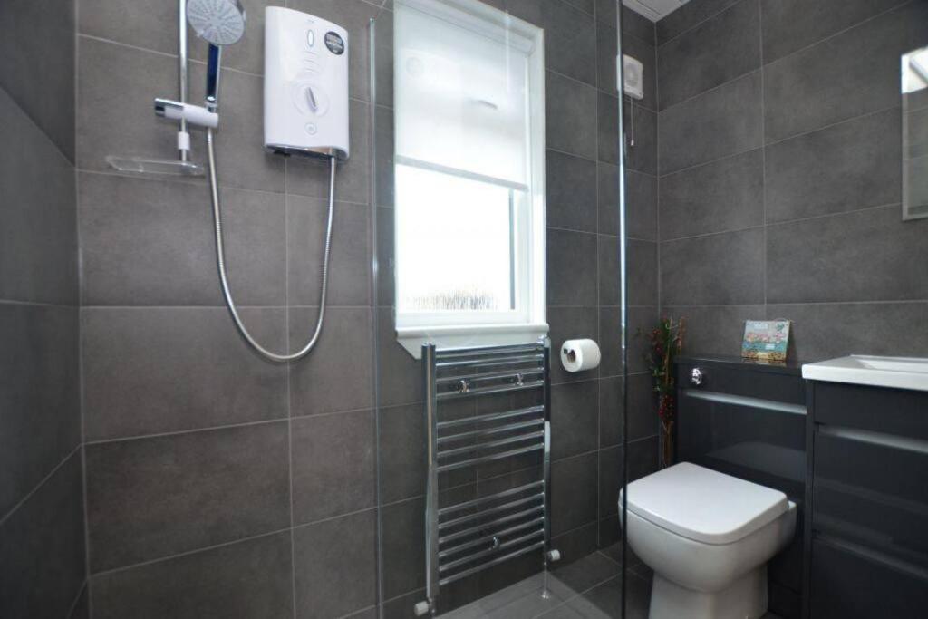 דירות טרון Ideally Located Modern Flat מראה חיצוני תמונה