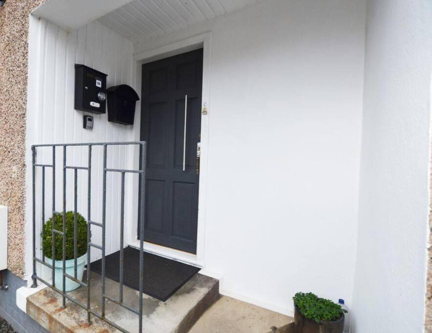 דירות טרון Ideally Located Modern Flat מראה חיצוני תמונה
